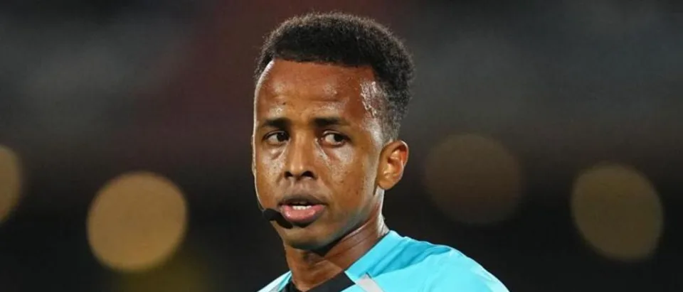 الفيفا تدفع راتب الحكم الصومالي الممنوع من دخول أمريكا لكأس العالم