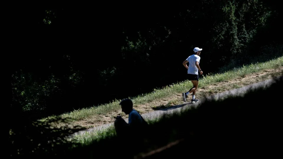 Canicule: le gouvernement donne des conseils et adapte les activités