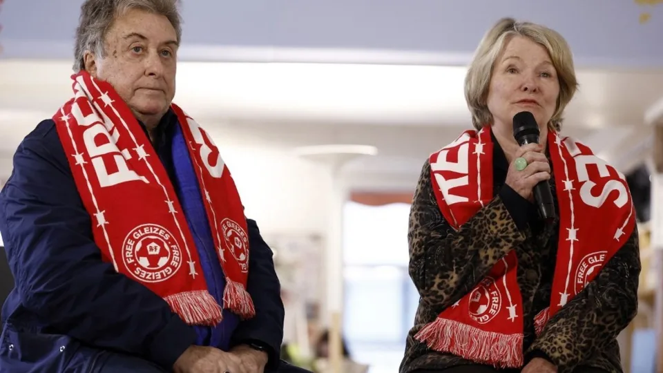 Famille d'un journaliste détenu regrette le silence de stars du foot