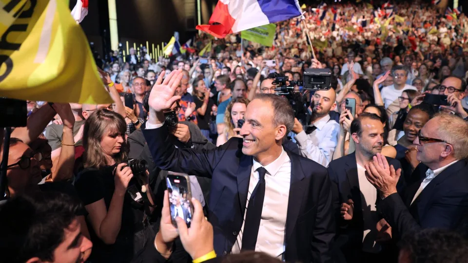 Glucksmann reporte sa candidature présidentielle, ses soutiens approuvent