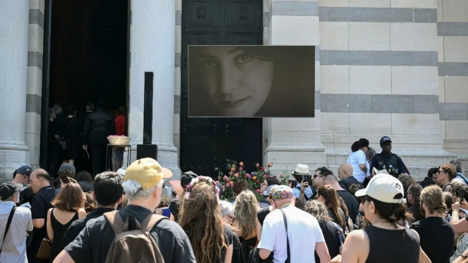 Hommage à Marjane Satrapi au Père-Lachaise à Paris
