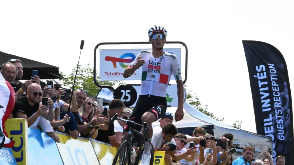 Isaac Del Toro gagne l'étape et le Tour Auvergne-Rhône-Alpes