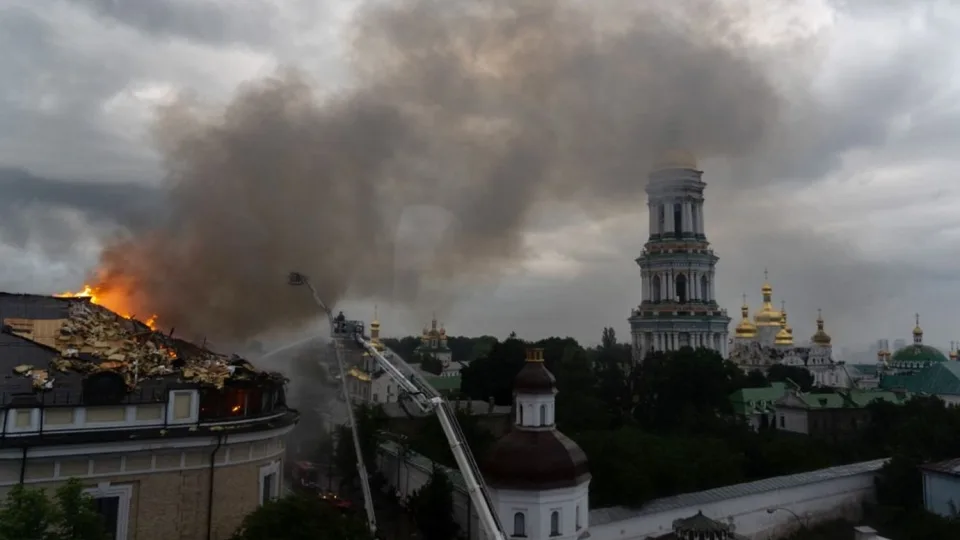 Kyiv: une cathédrale historique touchée par des frappes russes