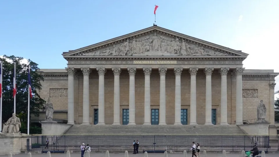 Le Parlement allonge la rétention des étrangers dangereux