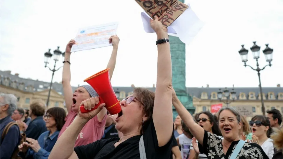 Manifestations pour une loi contre les violences sexuelles