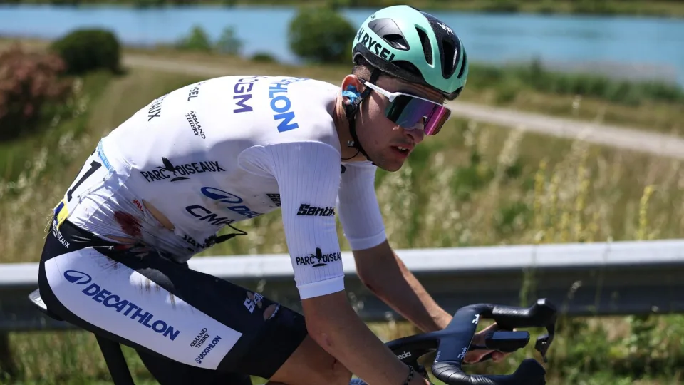 Tour Auvergne-Rhône-Alpes: Paul Seixas chute mais reste en course