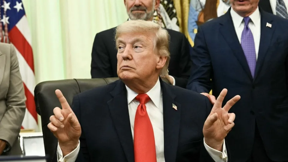 Trump annonce un accord imminent avec l'Iran, retardé par des frappes israéliennes