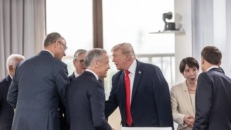 Trump rencontre Zelensky et appelle la Russie à un accord